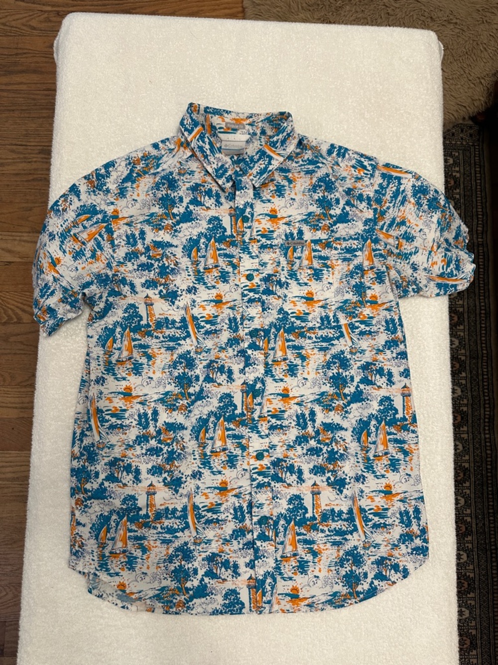 Columbia Short-Sleeve Button-Down Shirt in Blue & Orange Sailboat Print men M